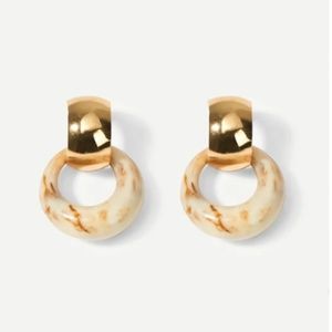 Marble Patterned Gold-colored Link Hoop Earrings